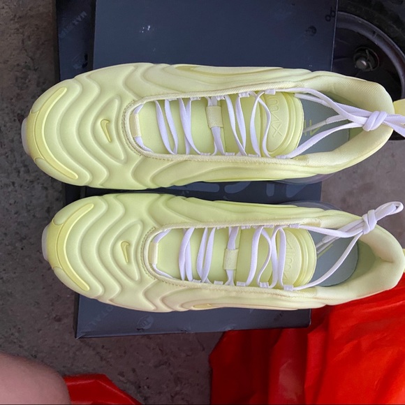 NIKE AUTHENTIC WOMENS AIR MAX 720 sz 8.5 NEW - Picture 6 of 6